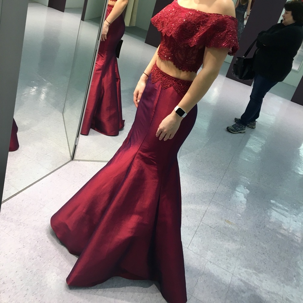 STUNNING PROM DRESS🤩✨ - Picture 3 of 7